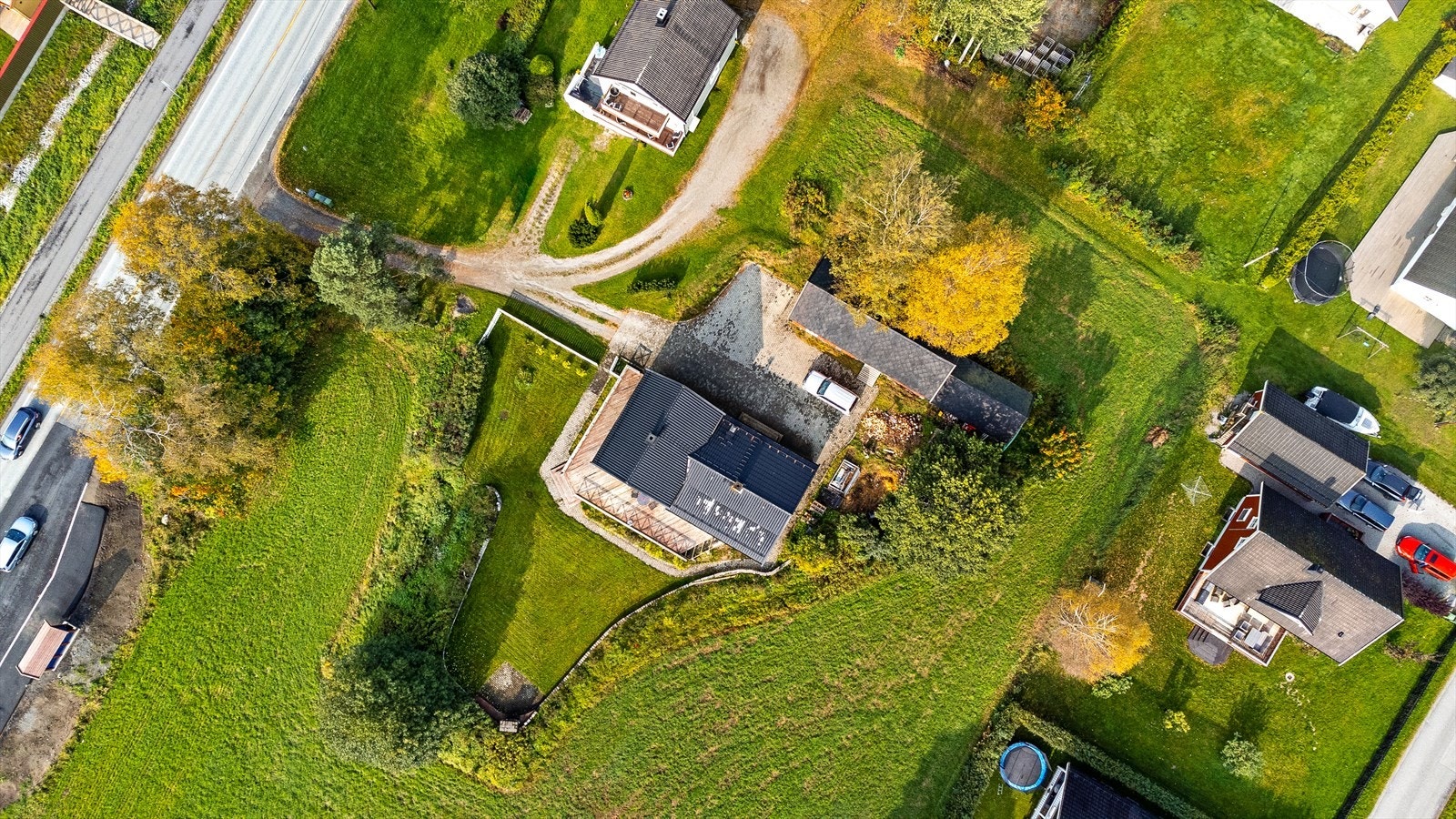 Stor tomt på hele 1967.5 m². Galleribilde