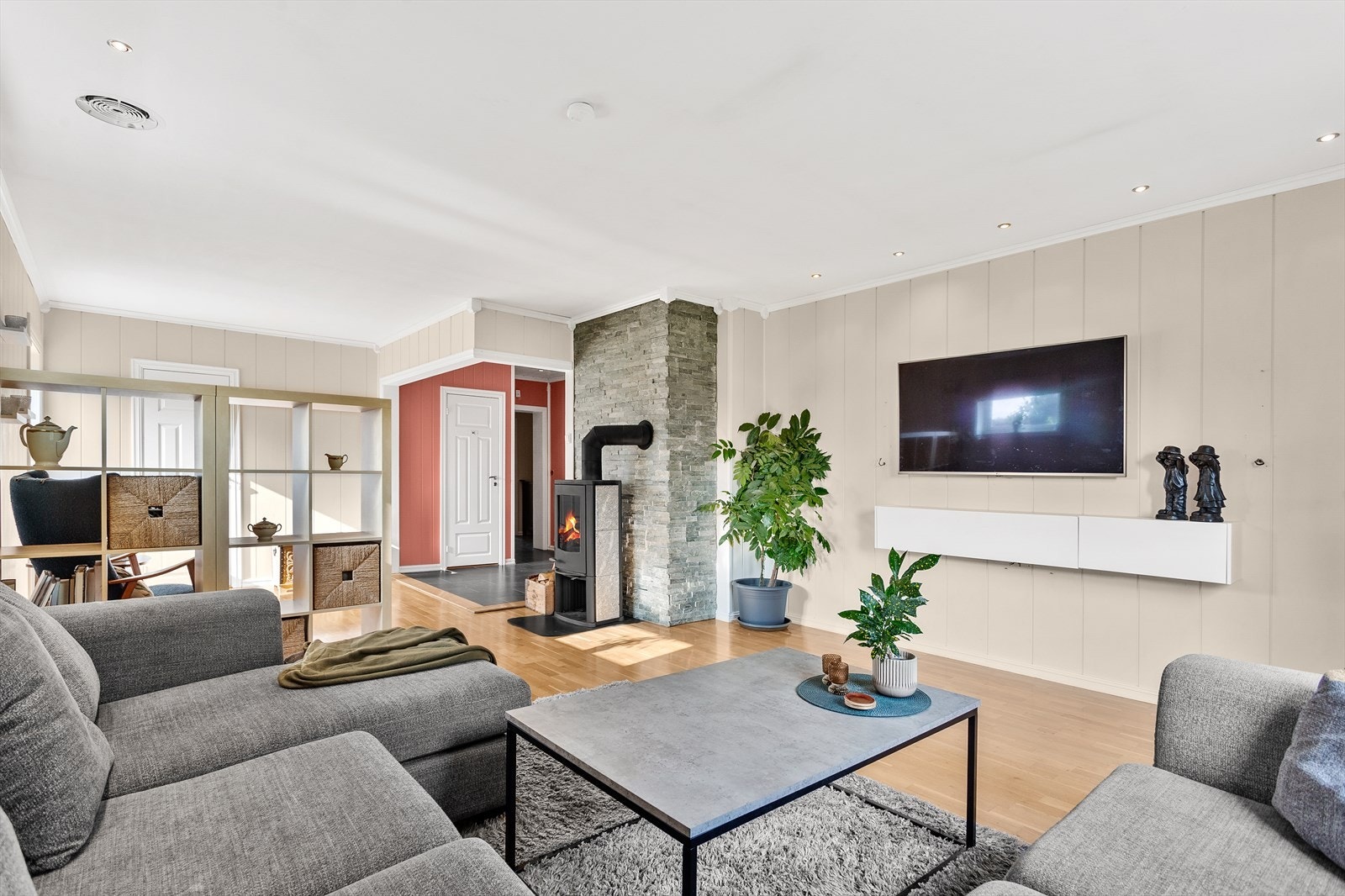 Den effektive vedovnen sørger for ekstra varme og kose de kjølige dagene. Galleribilde