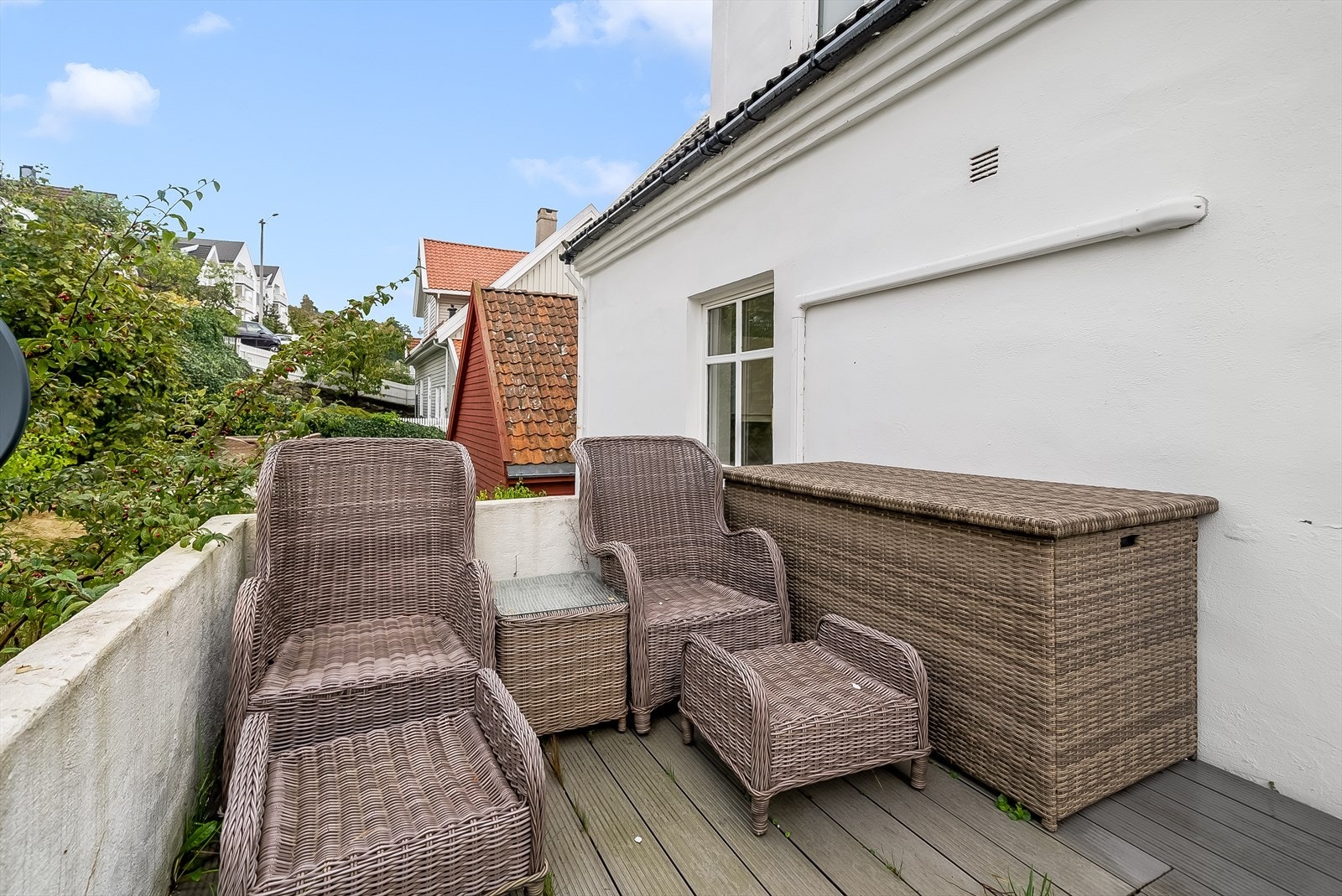 Her har du grei plass til grill og hagemøbler. Galleribilde