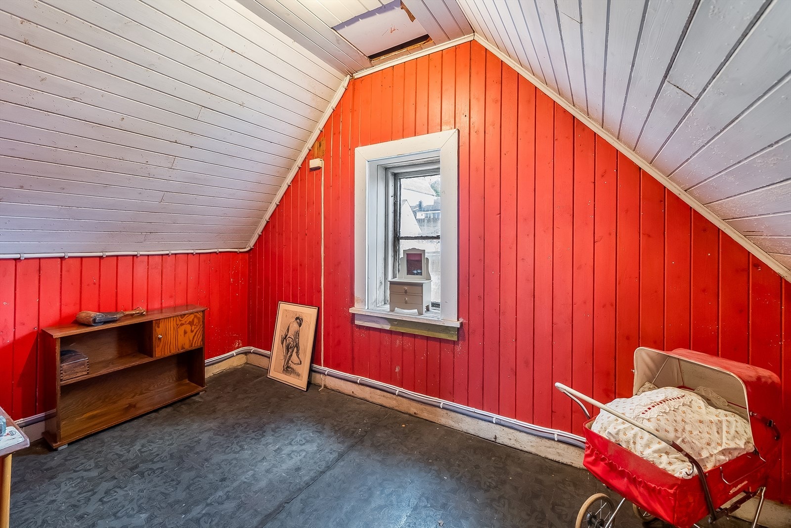 Hva med å benytte ett av loftsrommene til kontor? Galleribilde