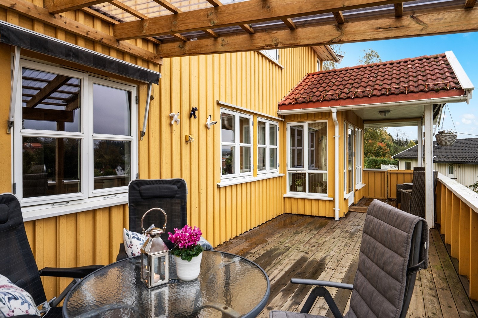 Verandaen - delvis takoverbygd slik at du kan forlenge utesesongen Galleribilde