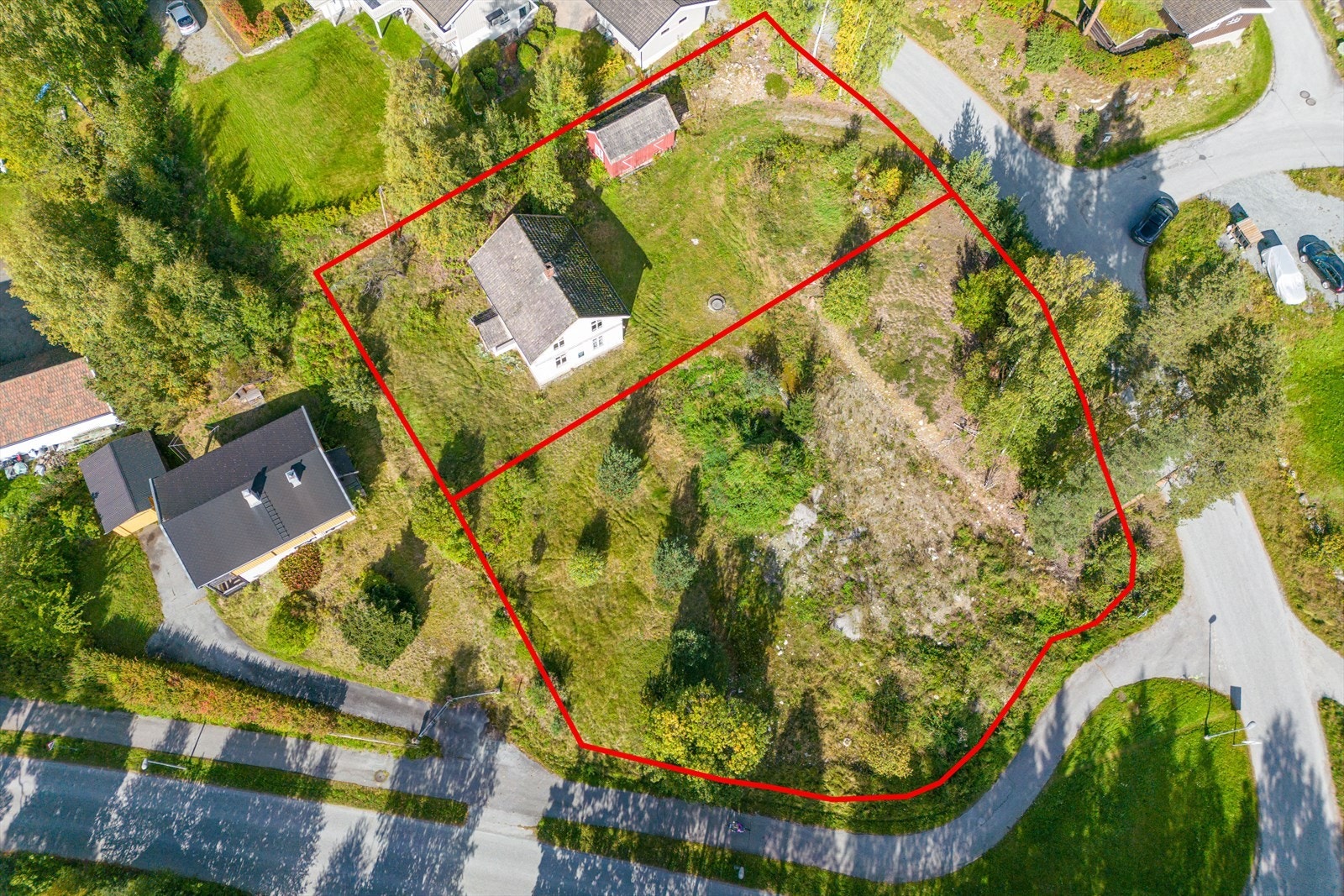 Bækenlia 1 nærmest gangfeltet ytterst på tomten, generøs tomt hvor man enkelt kan plassere huset på tomten Galleribilde