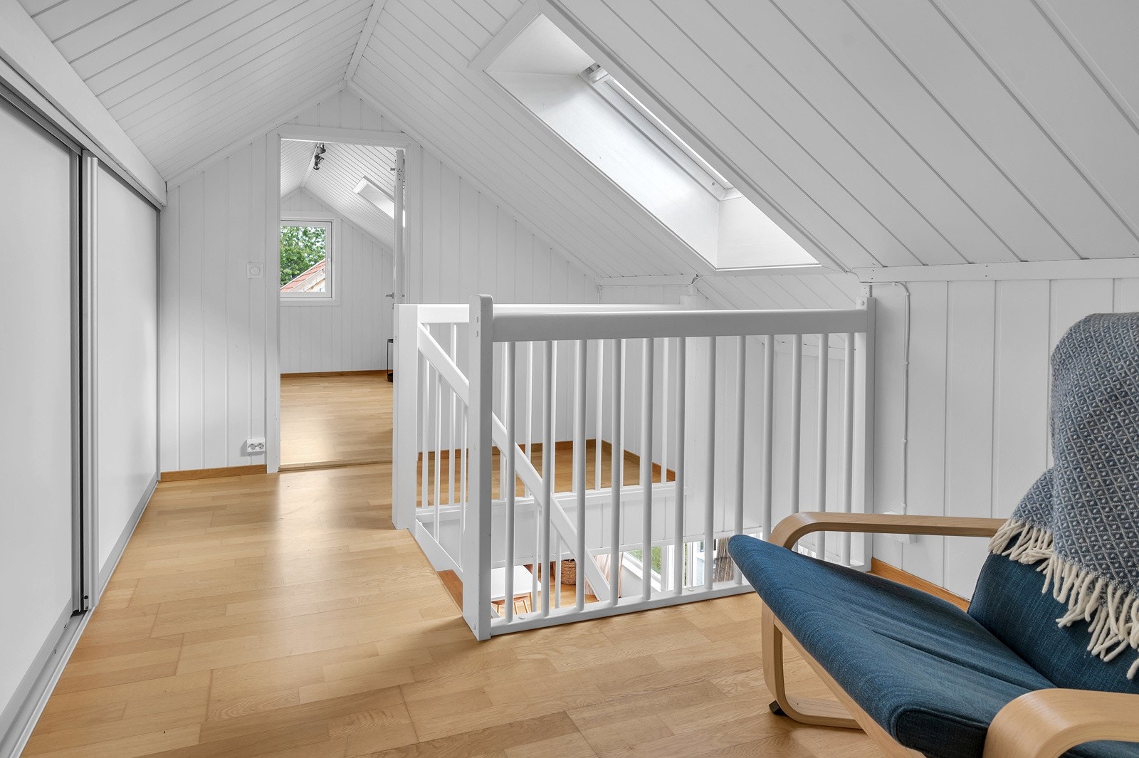 Loft innredet med kontor/gang Galleribilde