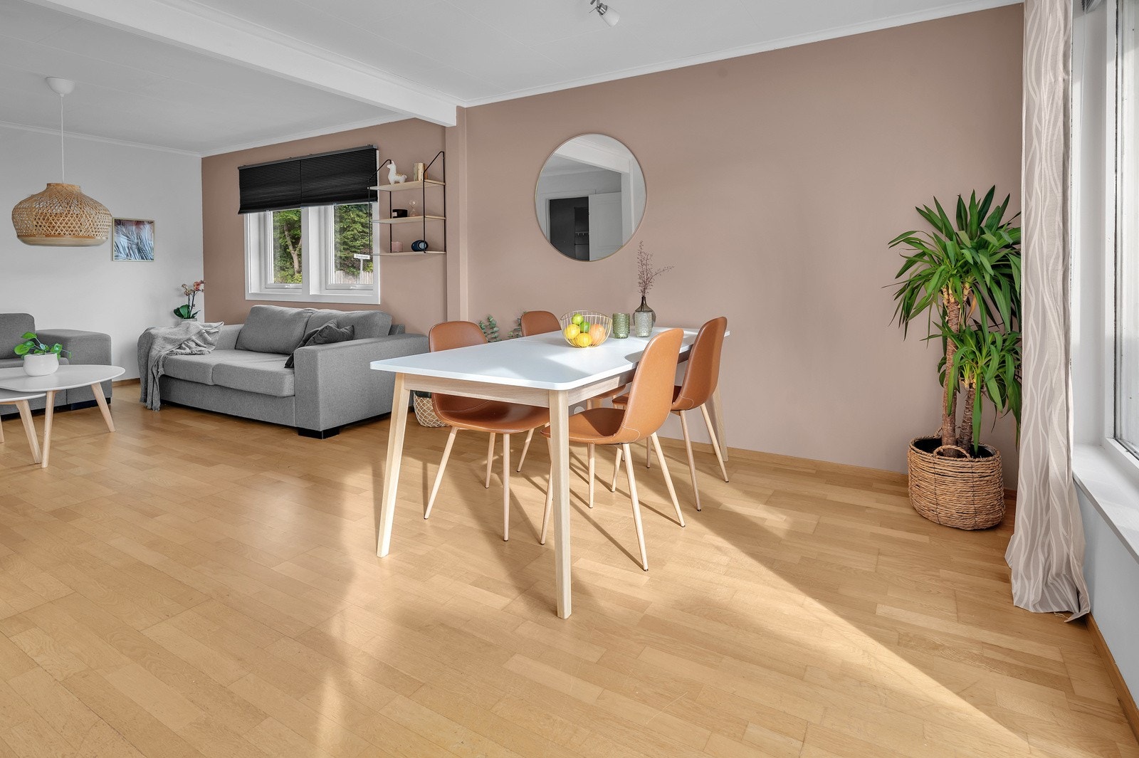 God plass til både TV-stue og spisebord Galleribilde