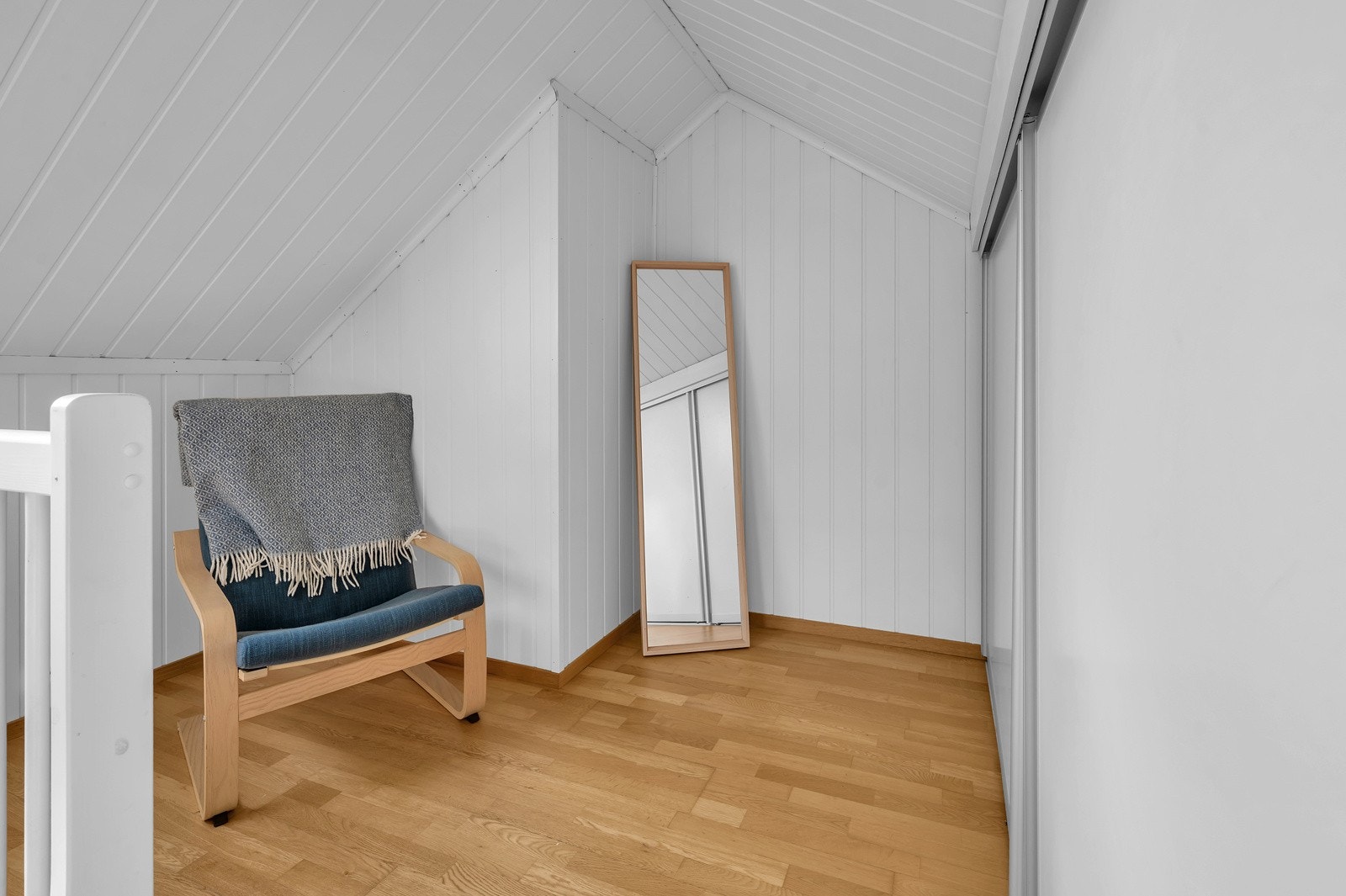 Loft innredet med kontor/gang Galleribilde