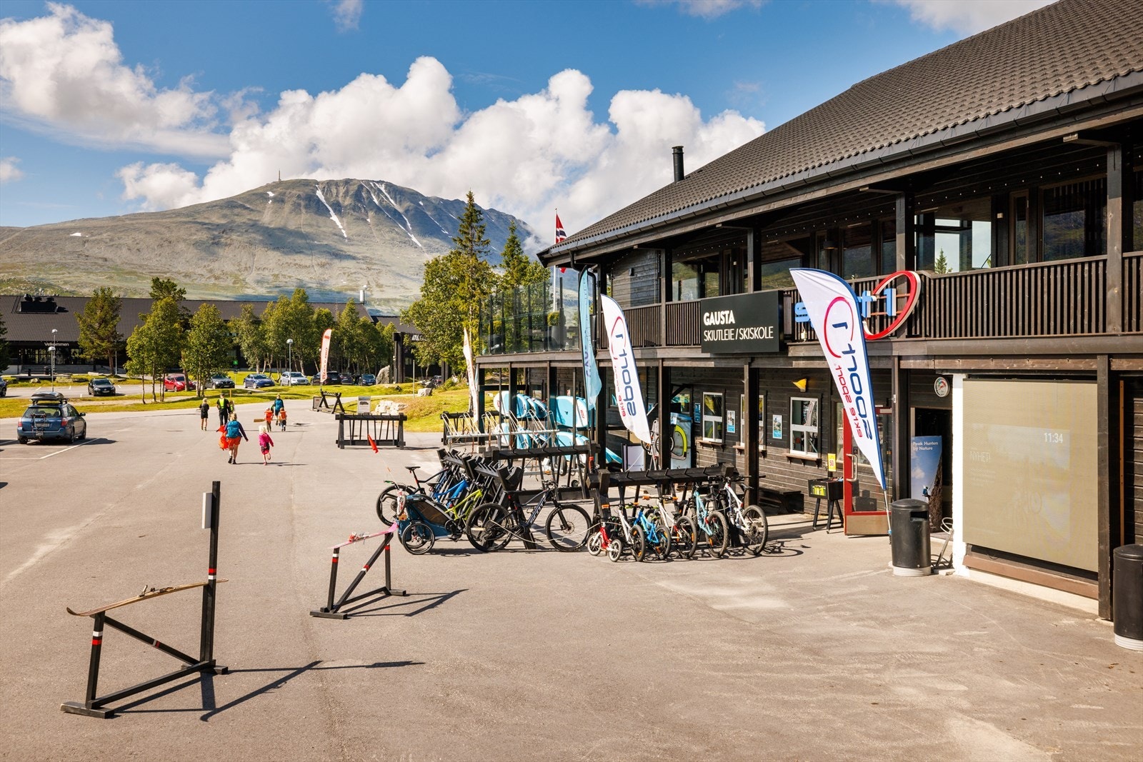 Det er kort vei til Gausta med skiutleie. Galleribilde