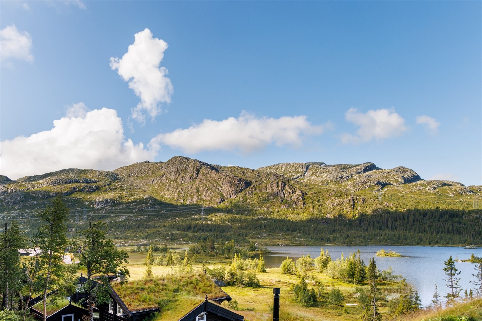 Her får du vill natur i sør og sivilisasjonen på Gausta i nord. Galleribilde