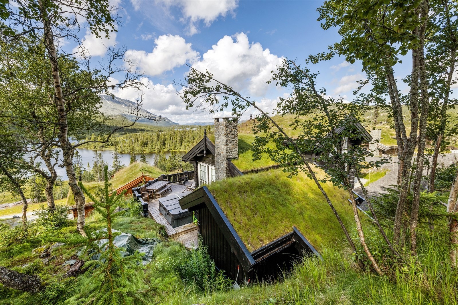 Kvitåvatnvegen 674 har en flott beliggenhet på fin utsiktstomt, på Gaustablikk. Galleribilde