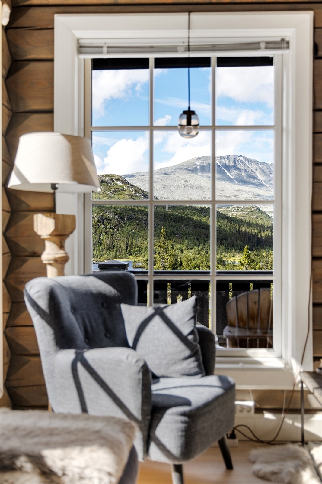 Nydelig utsikt til fjellene og særlig direkte utsyn til områdets perle, Gaustatoppen. Galleribilde