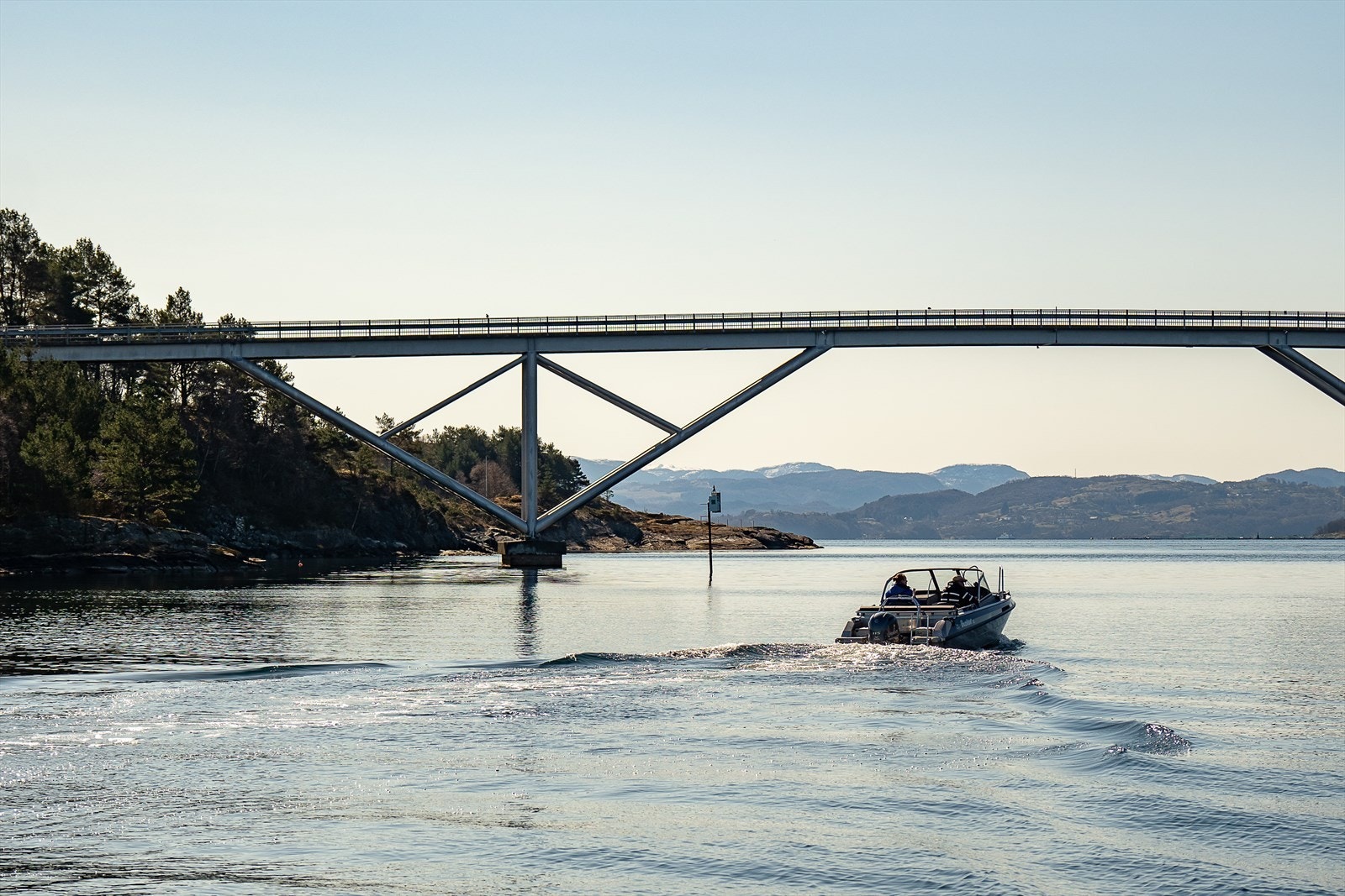 Sjernarøy har et rikt og yrende båtliv Galleribilde