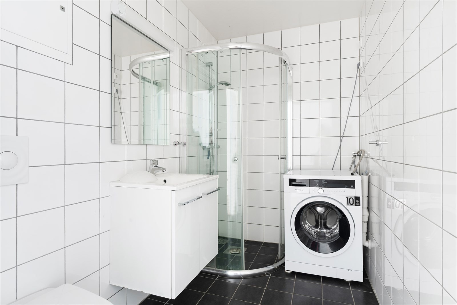 fliselagt bad/vaskerom med varmekabler i gulvet Galleribilde