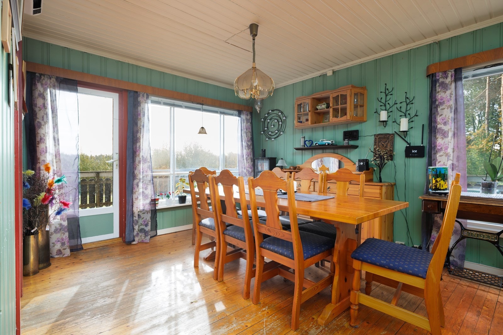 Plass til spisebord i stuen. Galleribilde