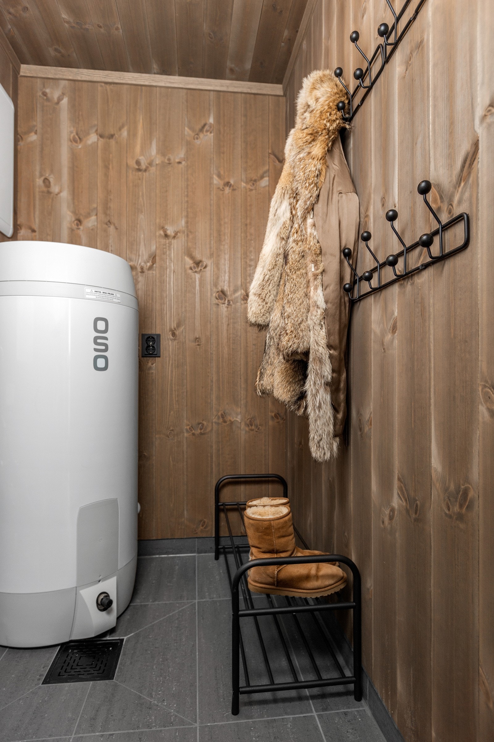 Praktisk garderobeløsning i forbindelse med entréen Galleribilde