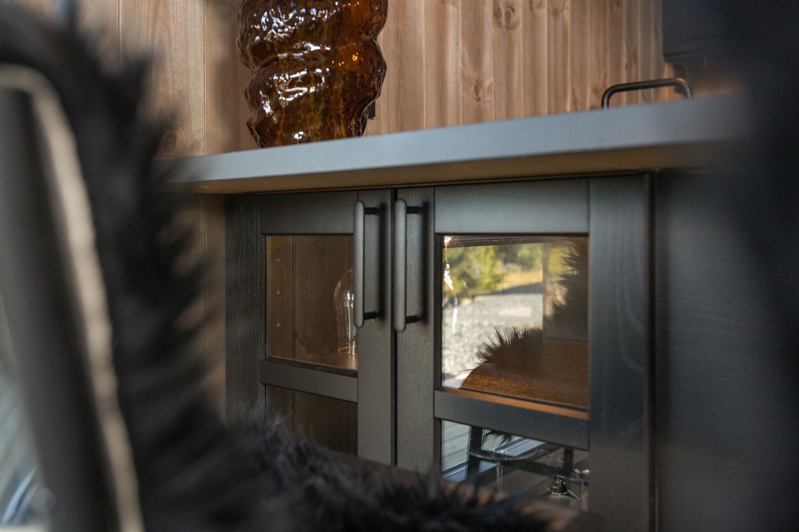 Kjøkkenhalvøy med mulighet for oppbevaring Galleribilde