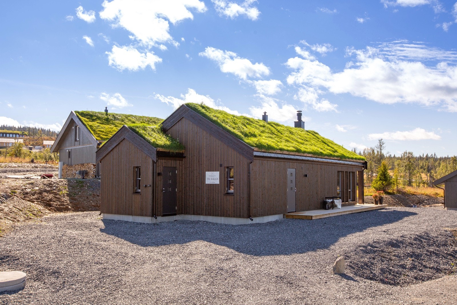 Fra eiendommen er det kort avstand til preparerte skiløyper og turstier, som innbyr til spektakulære naturopplevelser sommer som vinter Galleribilde