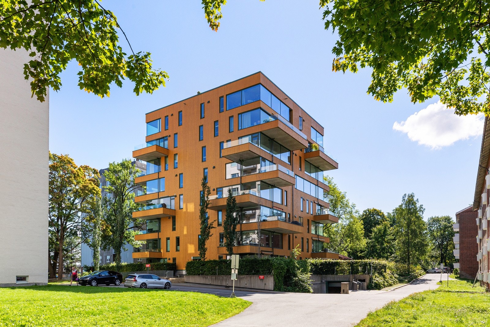 Flott bygg fra 2015 (hedret med Oslo bys arkitekturpris i 2016) med moderne fasiliteter. Galleribilde