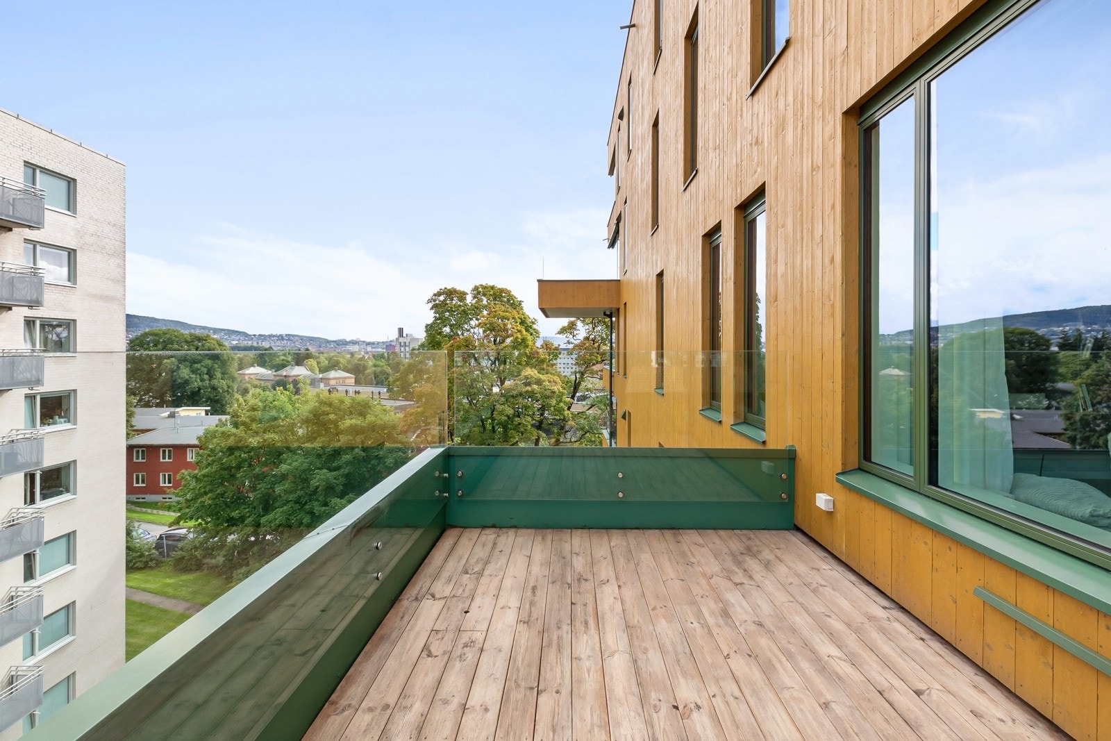 Størrelsen er på 9 m² med god plass til utemøbler, grill, beplanting, m.m. Galleribilde