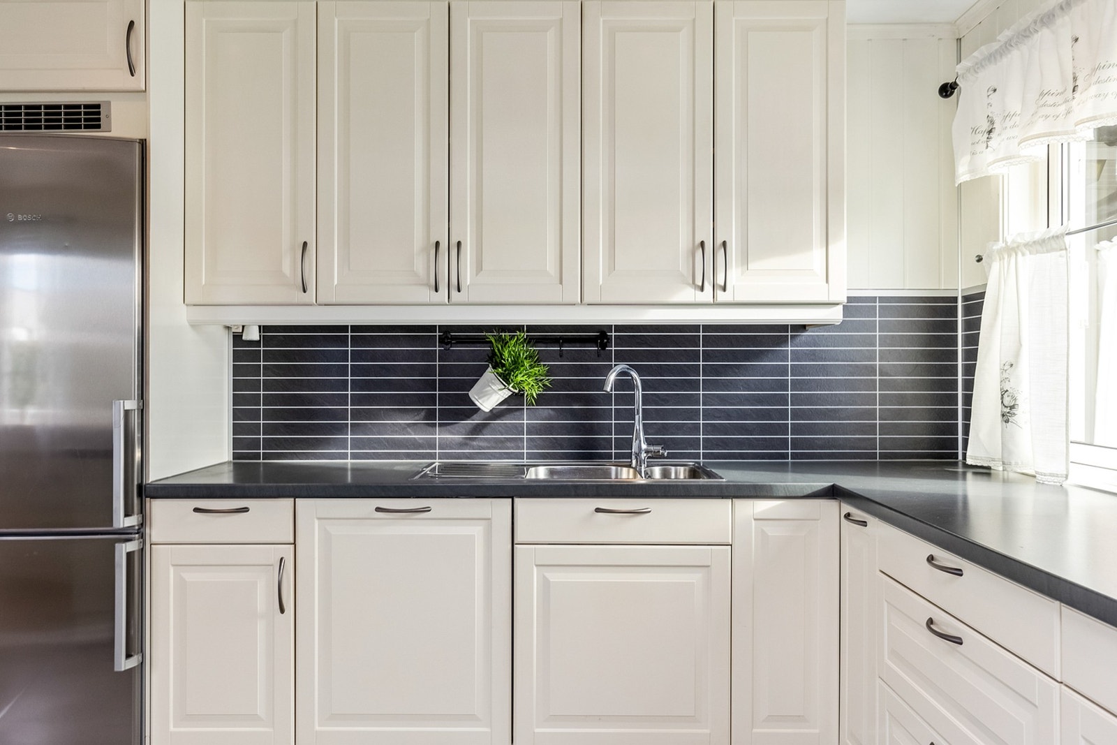 Kjøkkenet holder god standard og er gitt tilstandsgrad 1 (TG1) av takstmann. Galleribilde