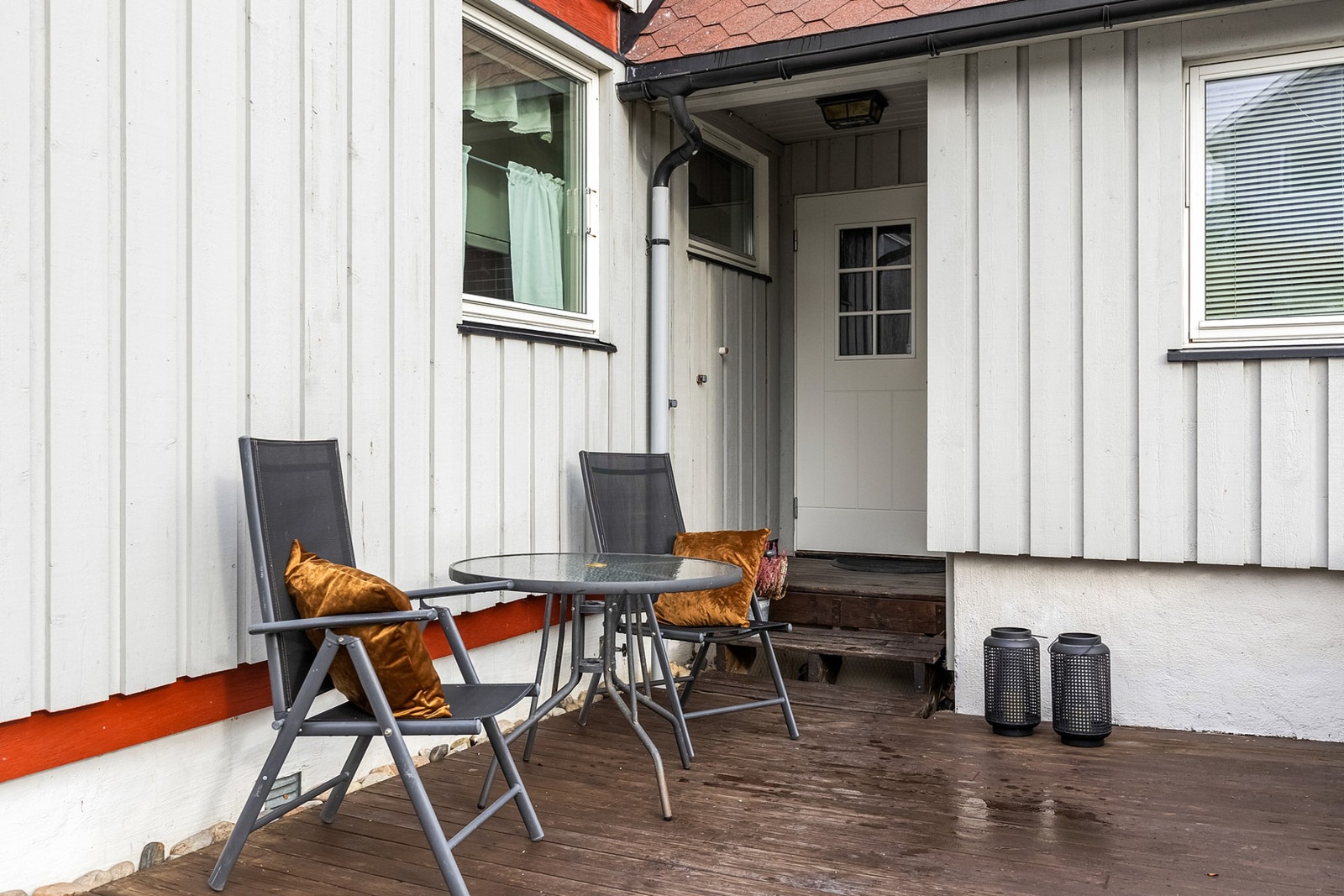 Inngangsparti med muligheter for sittegrupper. Galleribilde