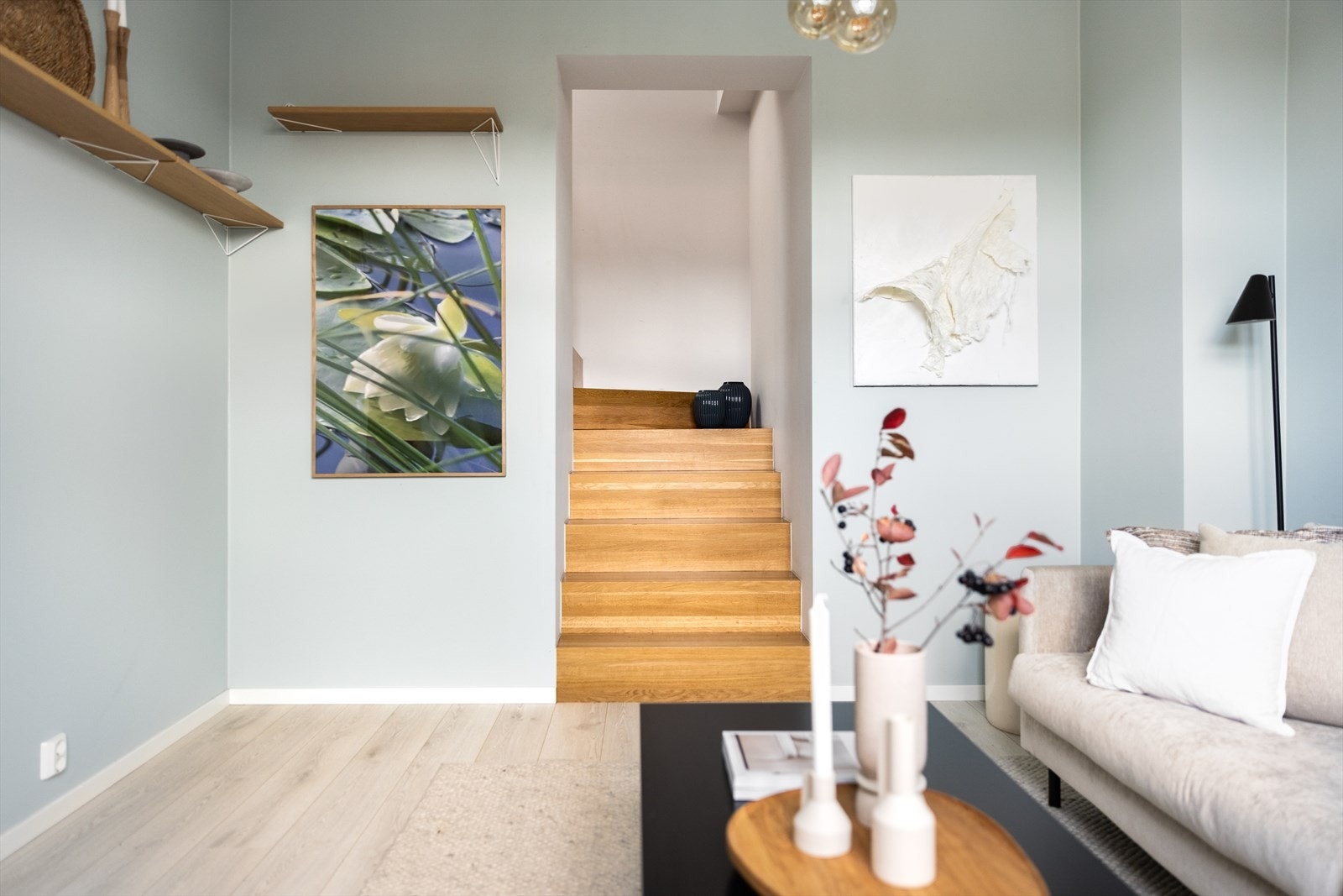Videre kommer man opp til boligen loftsetasje. Galleribilde