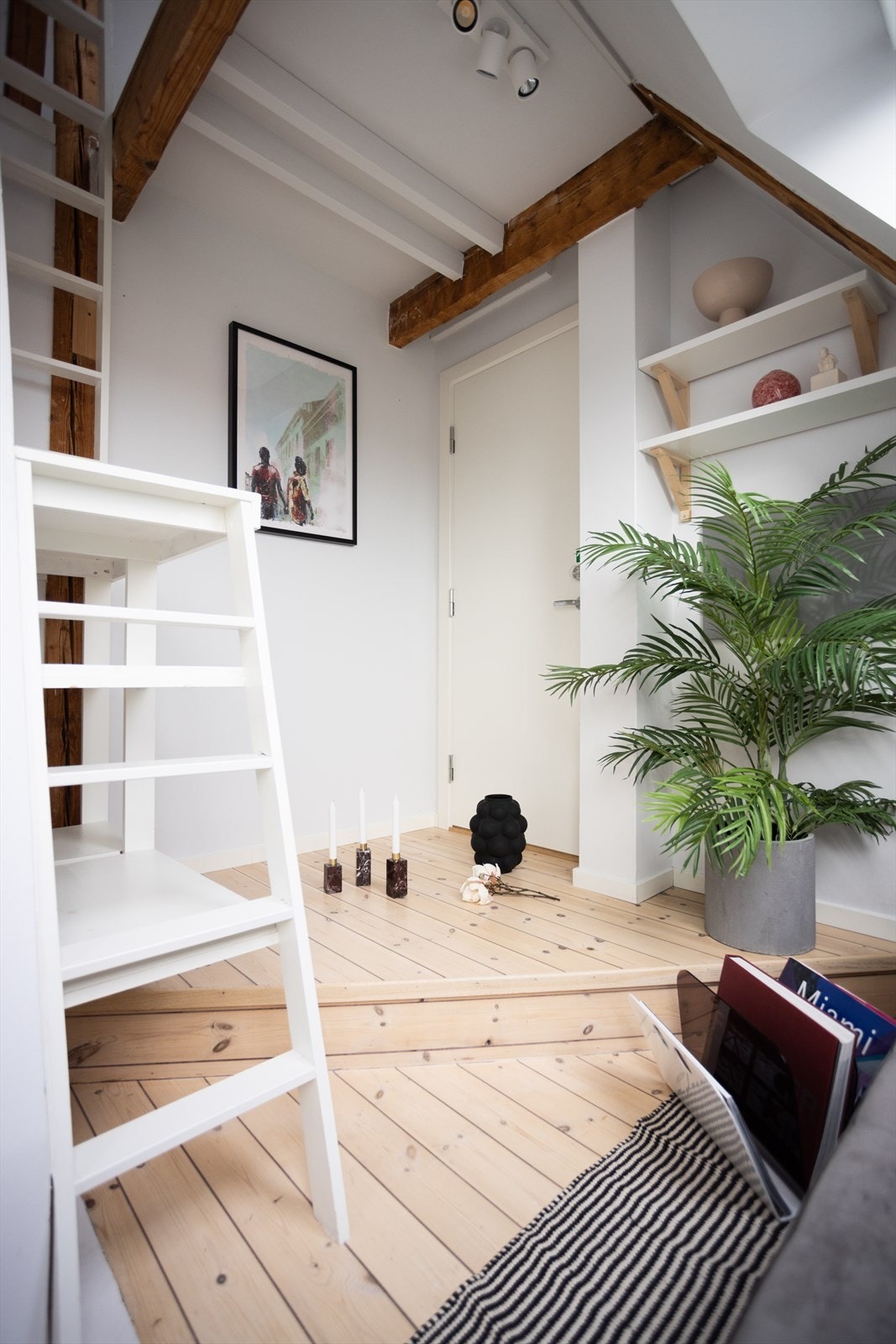Det som i dag benyttes som soverom er mindre enn det anbefalte arealet på soverom. Galleribilde