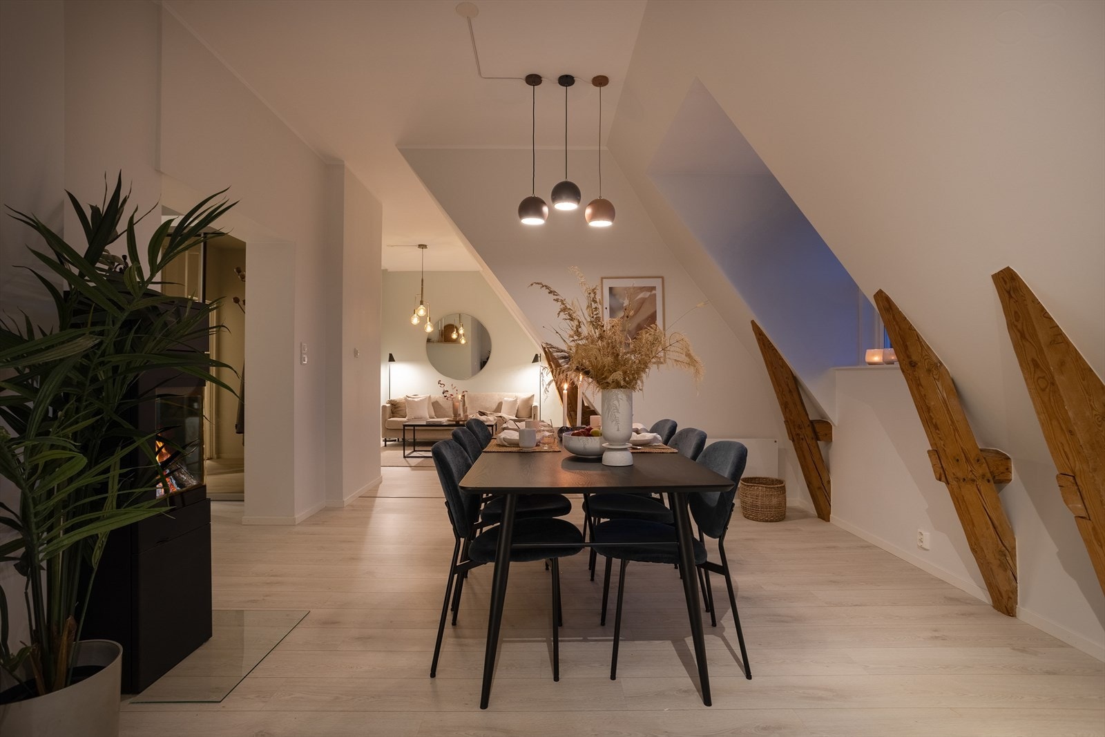 Leiligheten byr på både sjel og sjarm som er kombinert med moderne detaljer på en smakfull måte. Galleribilde