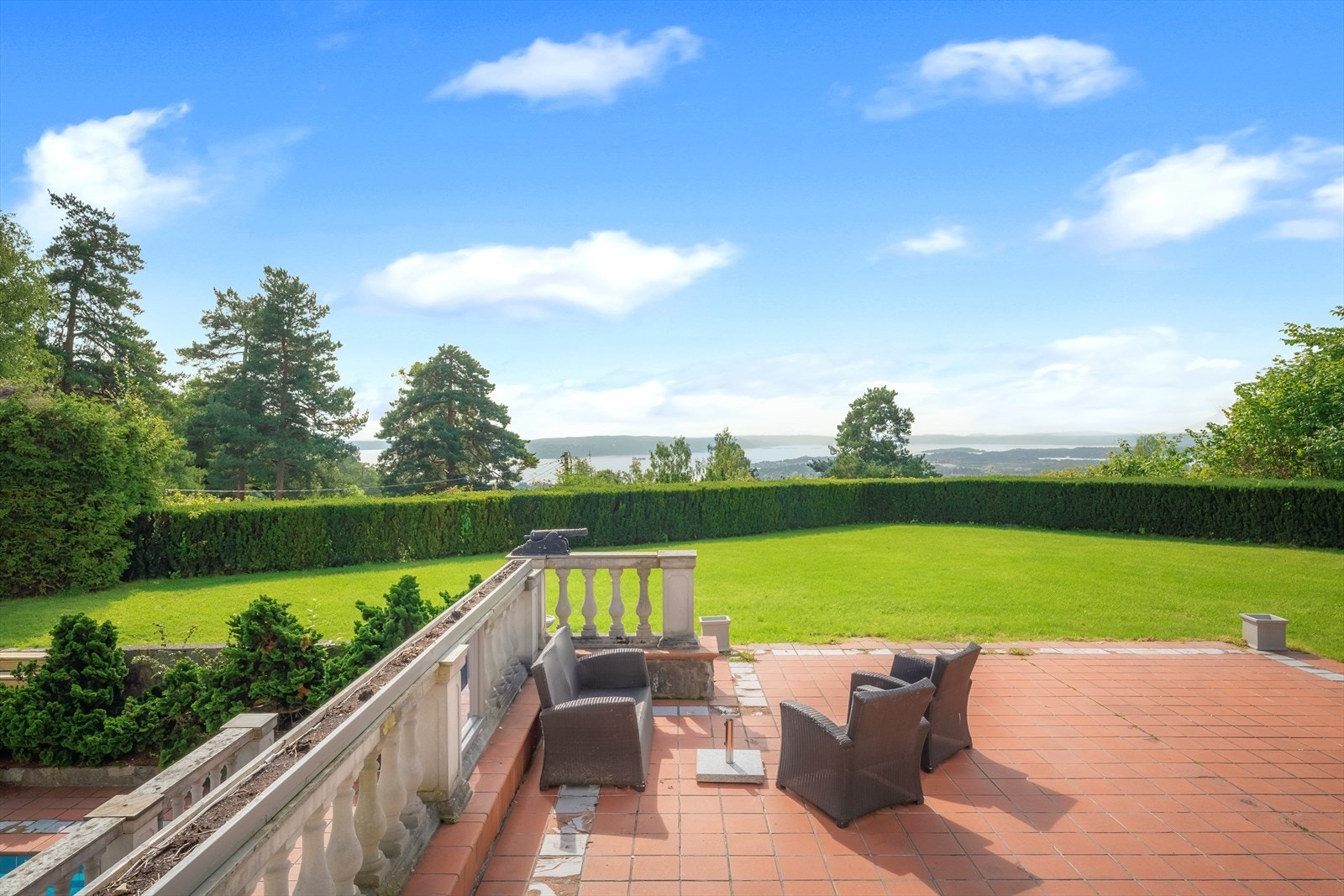 Storslått utsikt over Oslofjorden fra terrassen Galleribilde