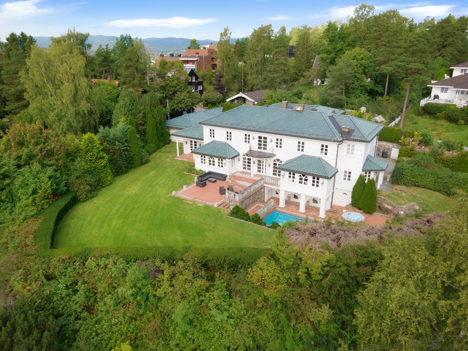 Det foreligger rammetillatelse til oppføring av 6 high end leiligheter fordelt på tre bygg. Galleribilde