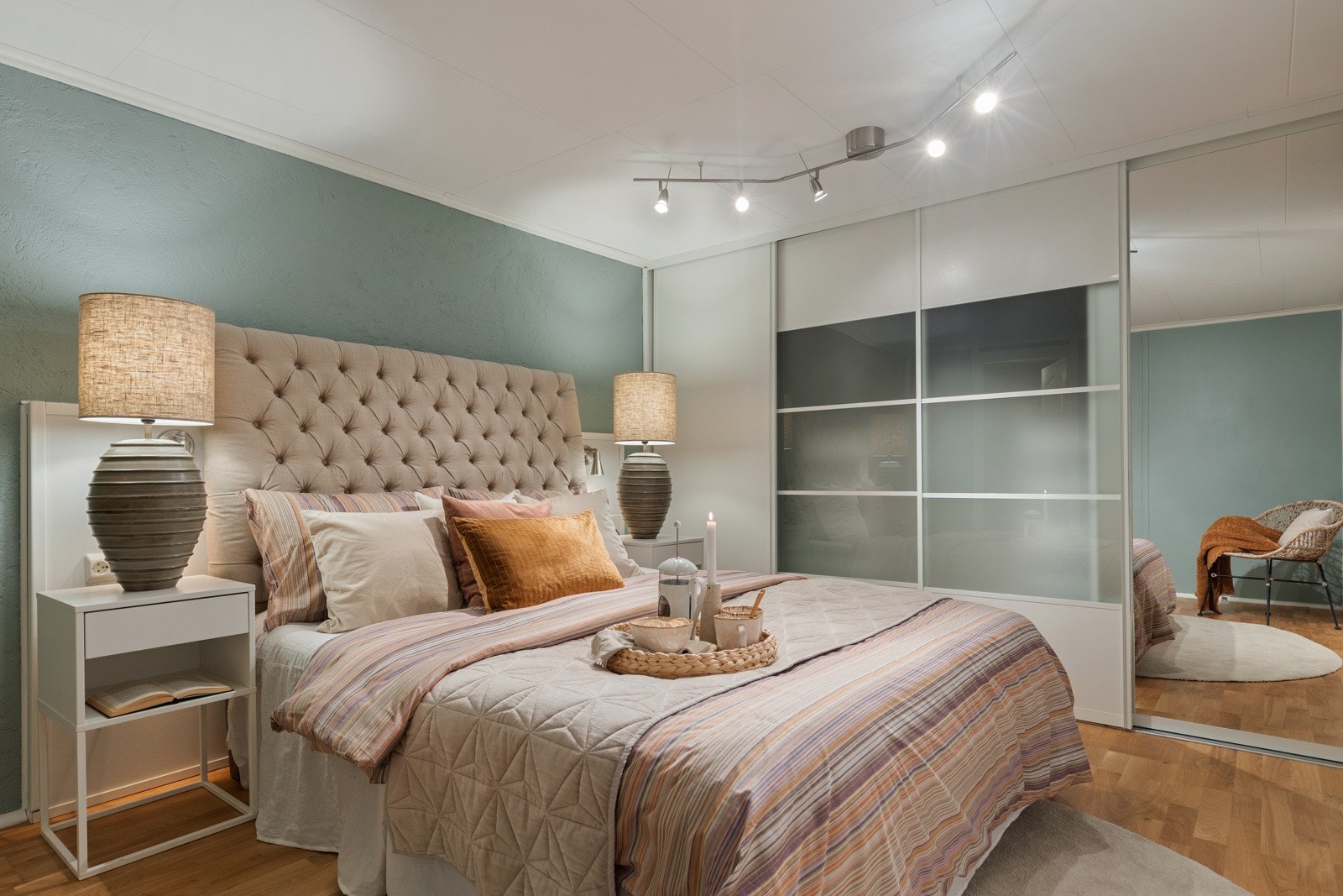 Rom innredet og brukt som hovedsoverommet på 14 m² med gode innredningsmuligheter. Galleribilde
