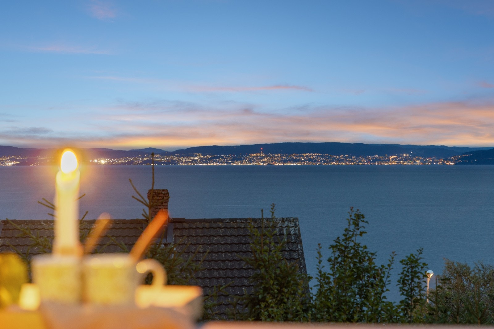 Velkommen til Smørøyveien 7! En pen og velholdt enebolig med gjennomgående god standard og fantastisk utsikt ut over Trondheimsfjorden. Galleribilde