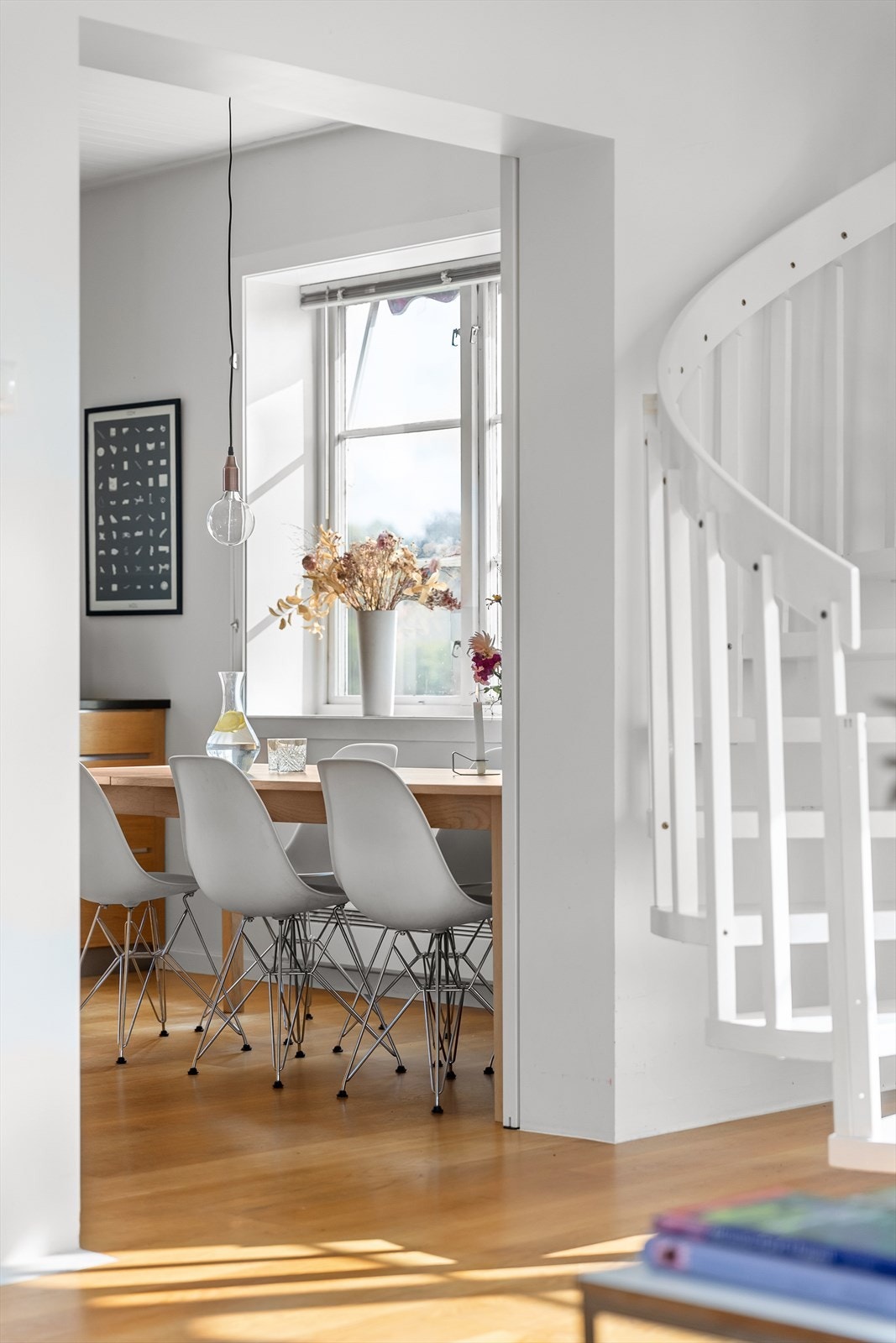 Detaljer | Fra stuen til kjøkkenet. Galleribilde