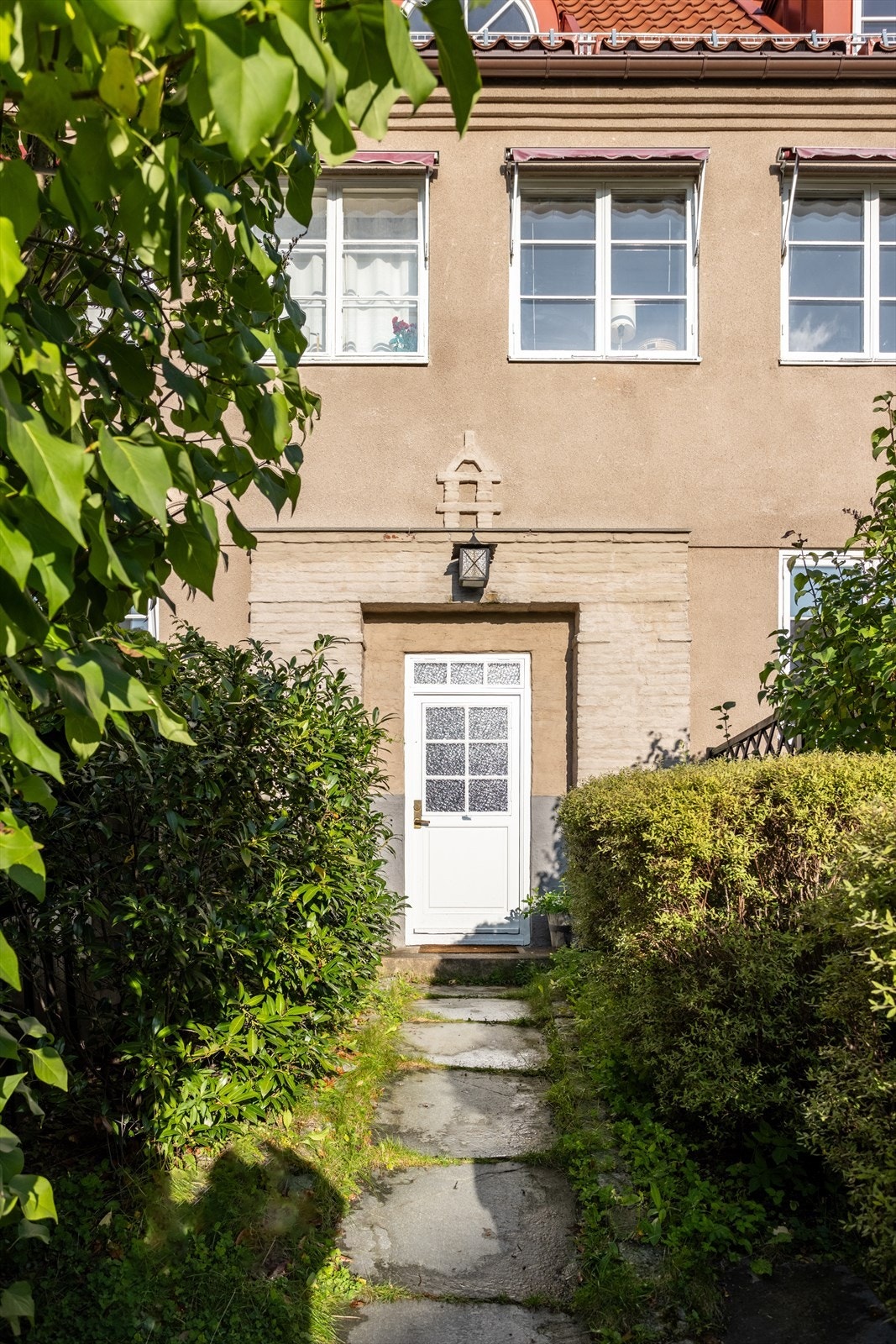 Et pent og hyggelig opparbeidet inngangsparti - velkommen inn. Galleribilde