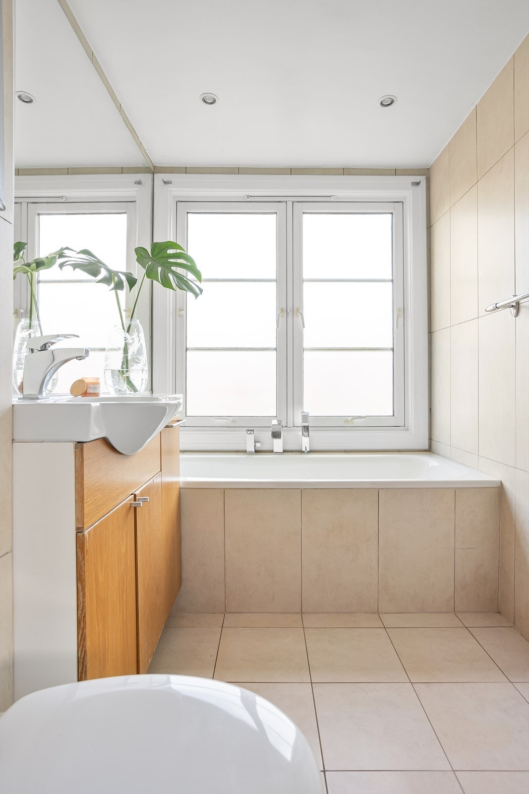 Badet er fra ca. 2005, og har en pen og tidsriktig innredning. Galleribilde