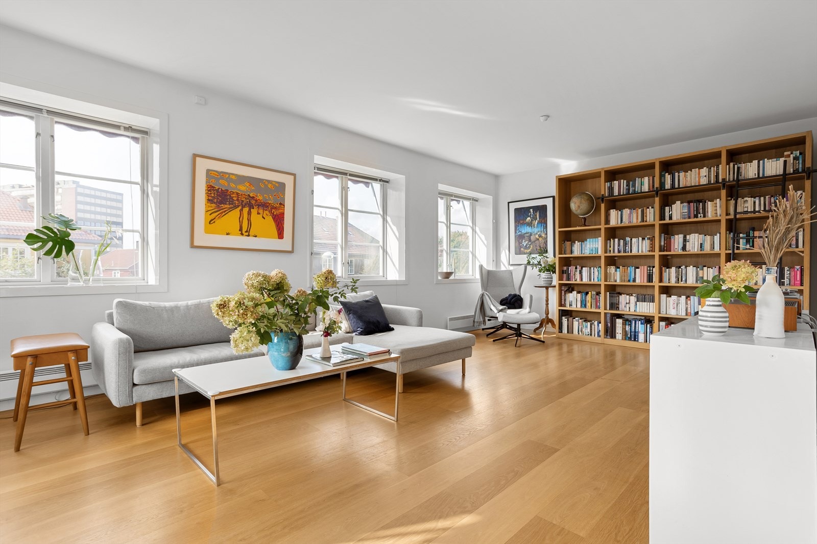 Boligen oppleves svært lys, og beliggenheten på enden sørger for fantastisk lysinnslipp i flere himmelretninger. Galleribilde