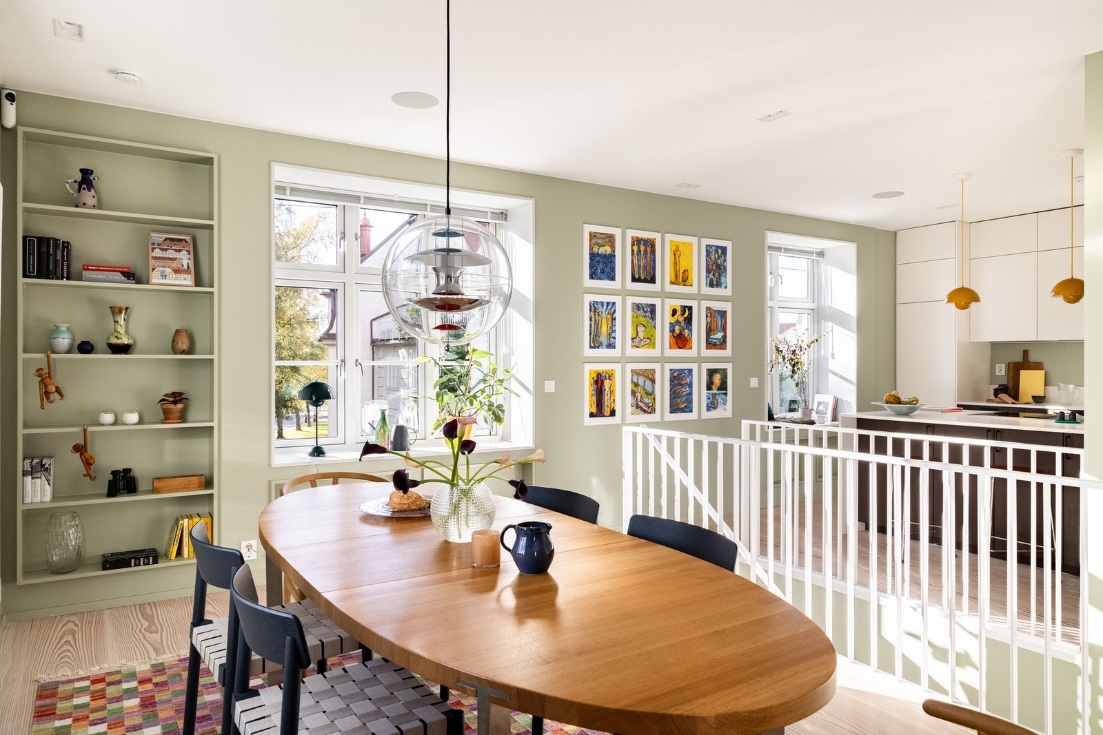 Sosial samlingsplass: God plass til langstrakt spisebord. Galleribilde