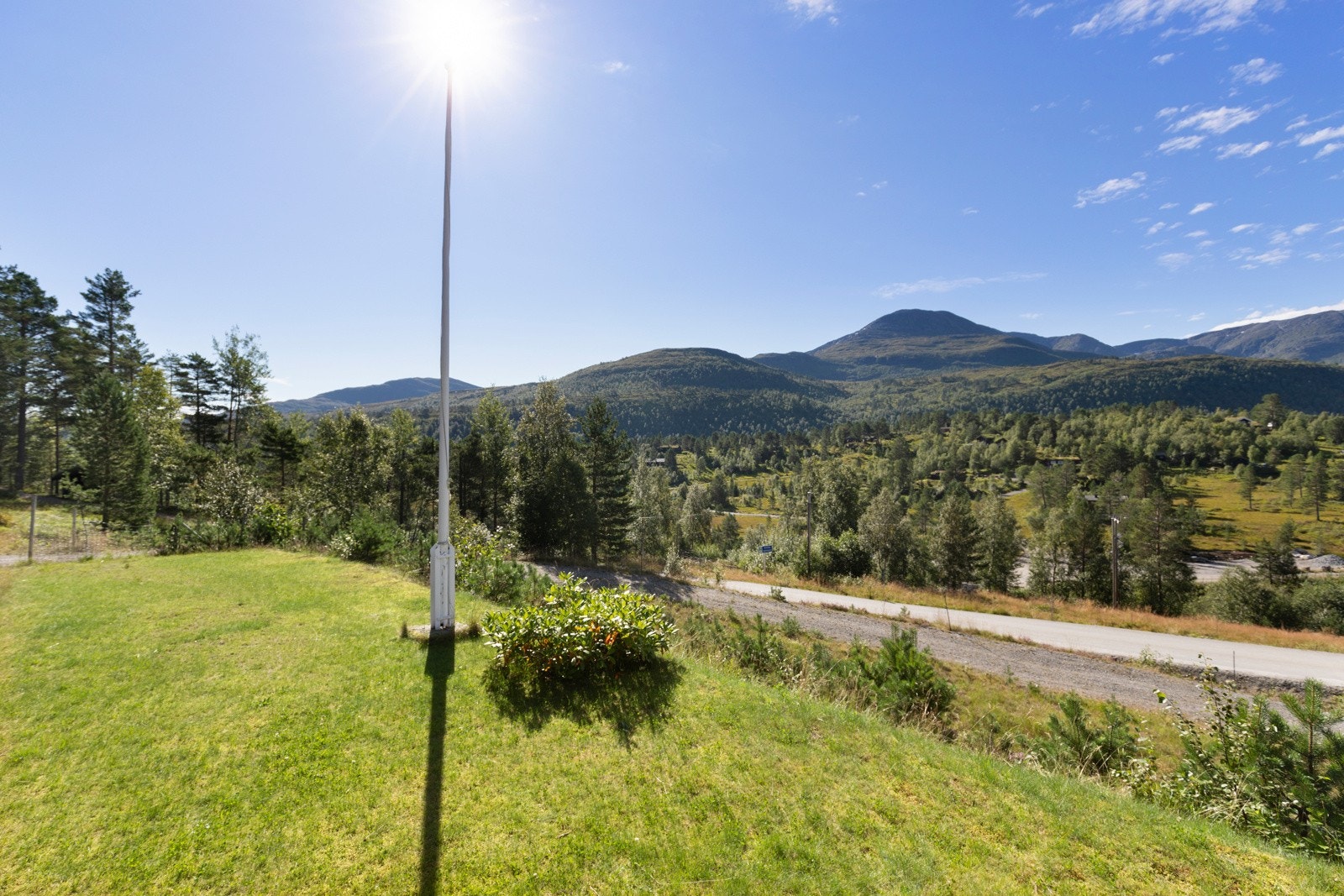 Utsikt mot fjellene rundt. Galleribilde