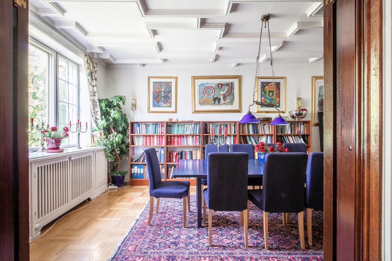 Spisestuen er et hyggelig og naturlig samlingssted for familie og venner og ligger i fin tilknytning til kjøkkenet. Galleribilde