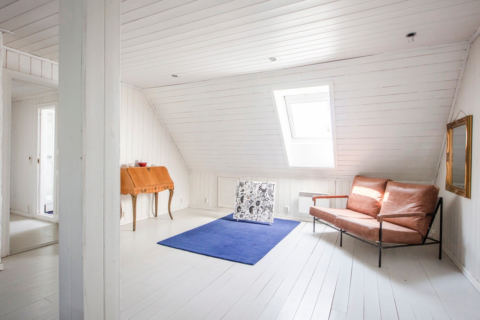 Disponibelt rom på loft kan fint brukes som ekstra lagringsplass/kontor. Galleribilde
