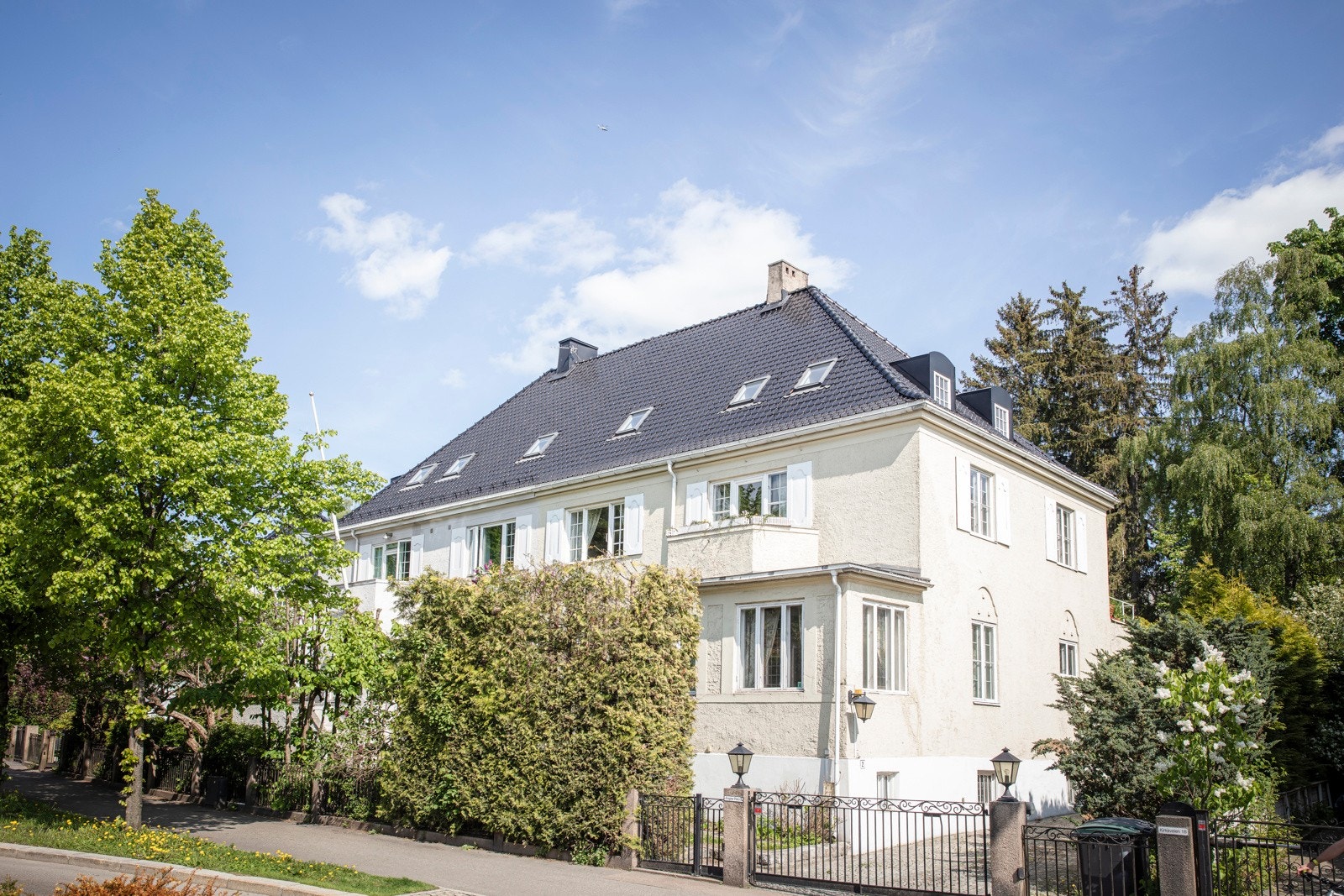Velkommen til Frogner Plass 2 - Et stort og velholdt townhouse tegnet av arkitekt Wiese-Opsahl i 1914 Galleribilde