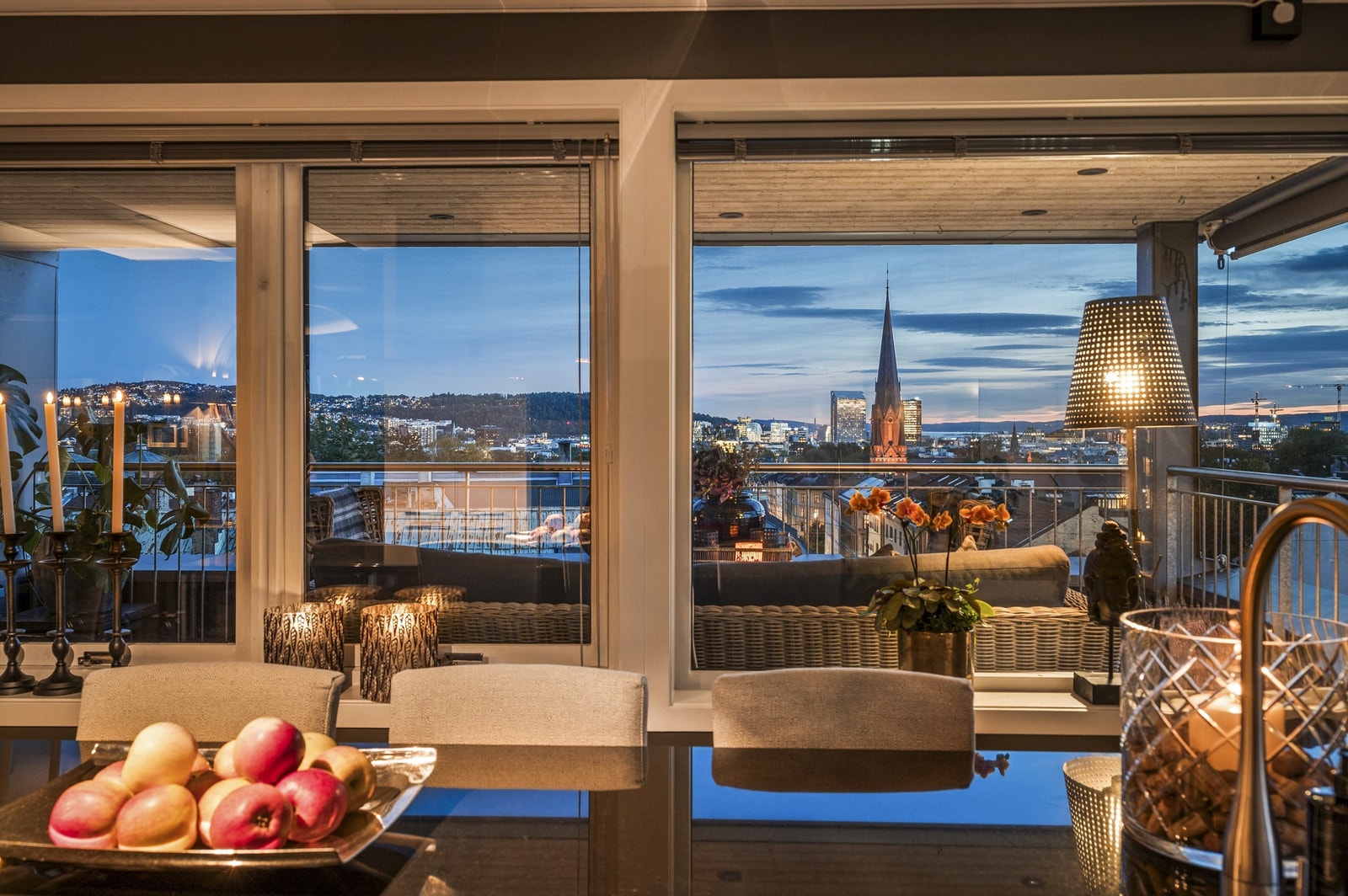 Her bor du høyt og fritt til i 6. etg. uten innsyn fra naboer. Galleribilde