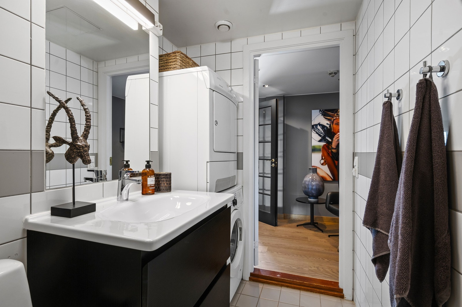 Opplegg for vaskemaskin og tørketrommel. Galleribilde