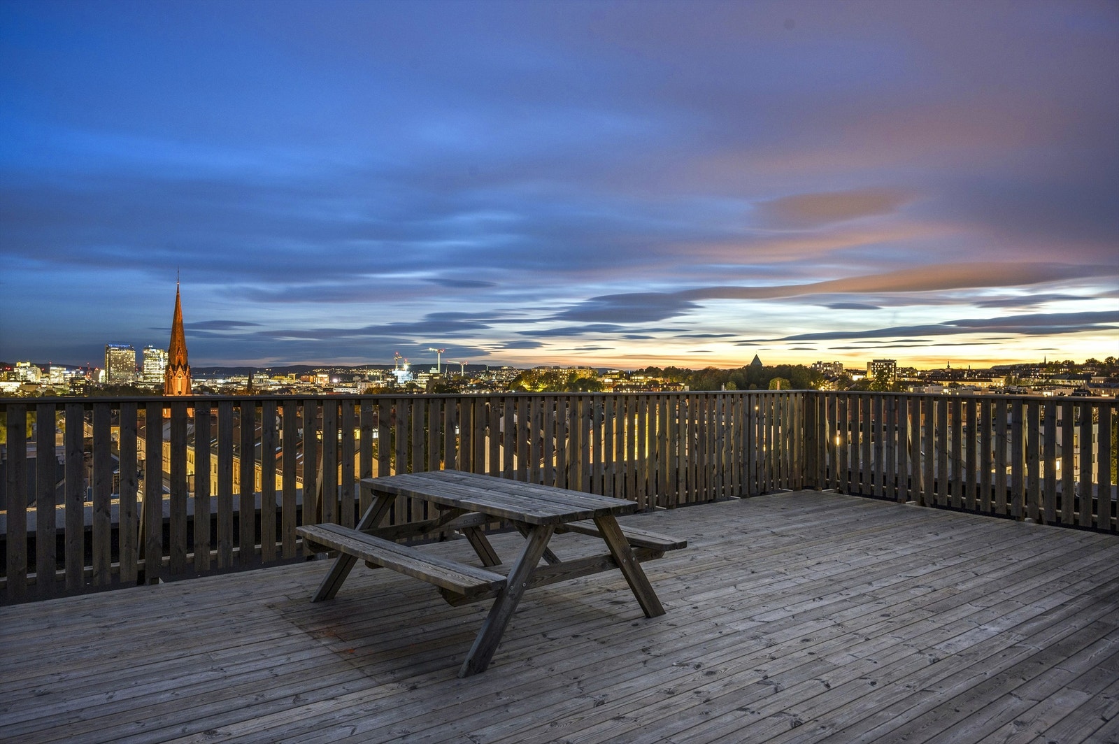 Det er en flott, felles takterrasse i sameiet med utsikt og sol hele dagen. Galleribilde