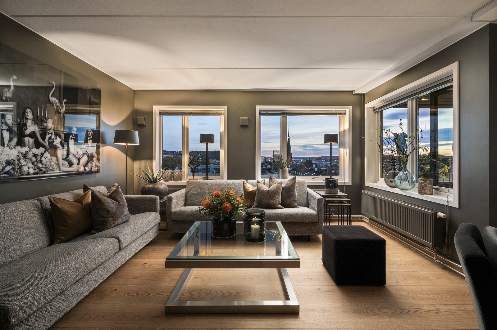 Pen 3-roms hjørneleilighet i toppetasjen. Galleribilde