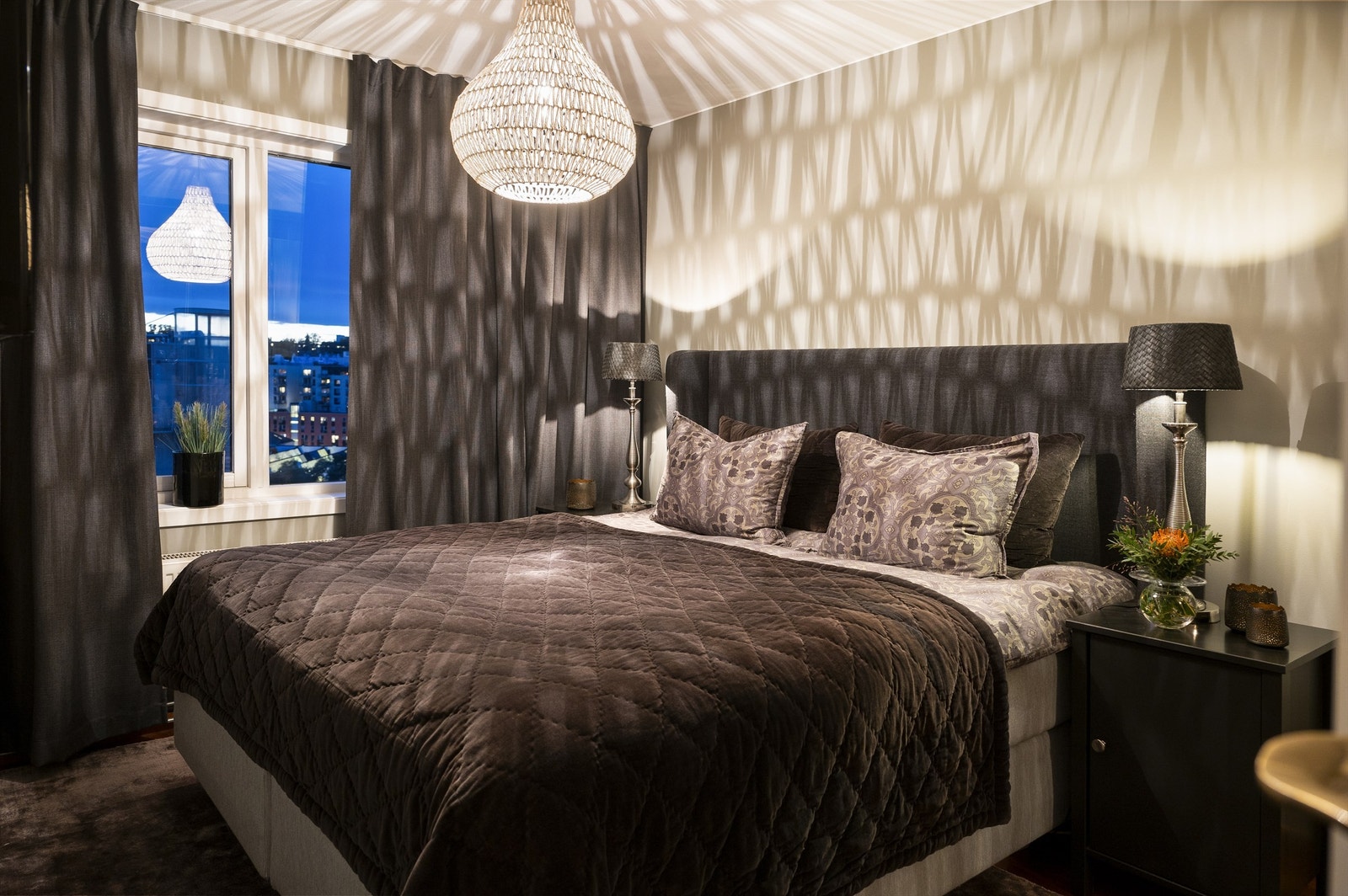 Vender i sin helhet mot vest og Møllerparken. Galleribilde