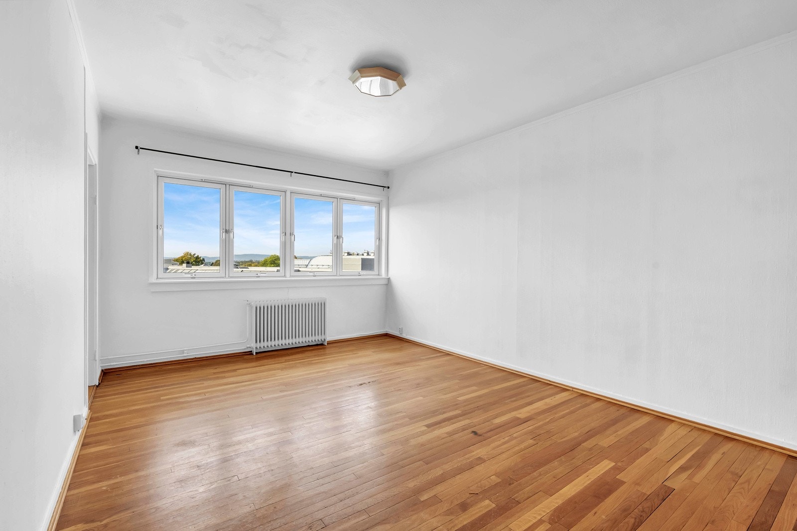 Dette er en arealeffektiv leilighet som gir en utmerket mulighet for den som ser etter et førstegangskjøp eller et prosjekt. Galleribilde