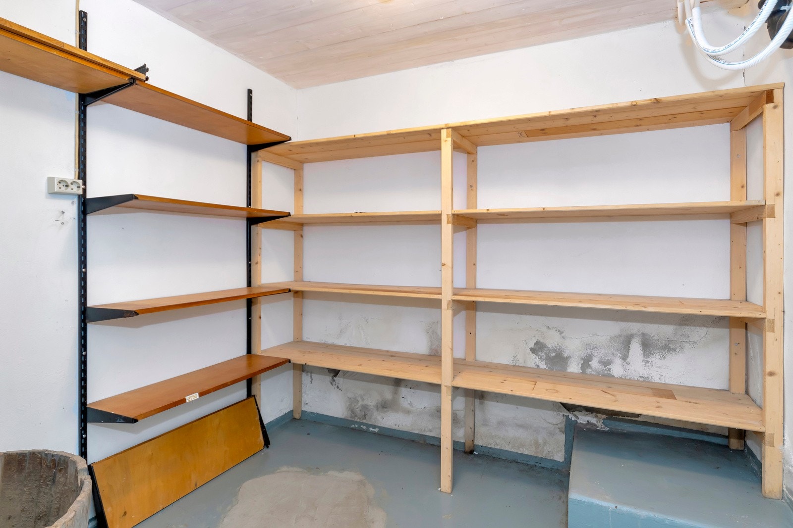 Bod med lagringssplass Galleribilde