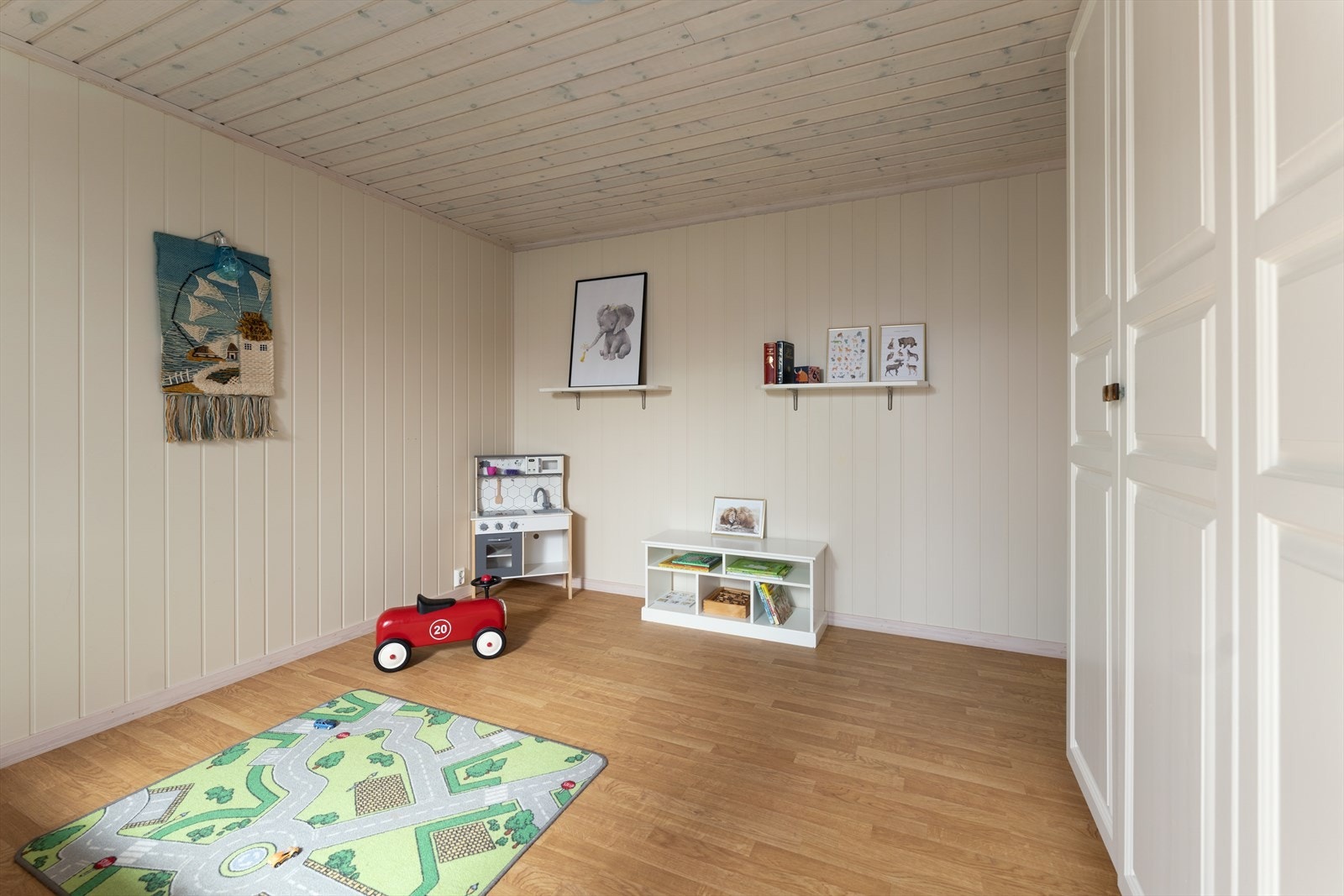 Soverommet har faste skap. Galleribilde