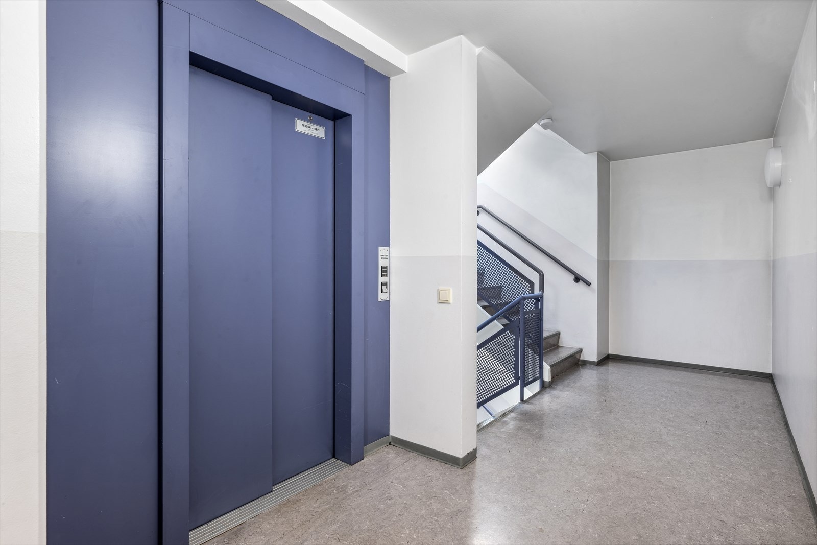Enkel adkomst med heis opp til leiligheten og ned til garasjekjeller Galleribilde