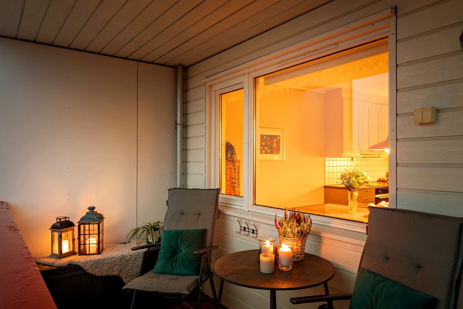 Takoverbygd med lang brukssesong. Stikkontakt til varmelampe, grill, eller vifte på varme sommerdager. Galleribilde