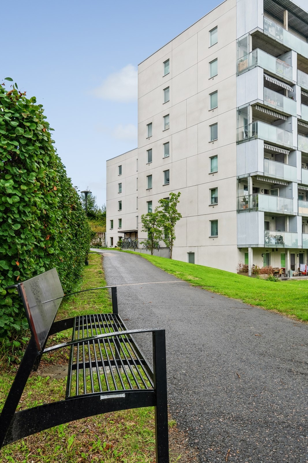 Borettslaget har velstelte og grønne fellesarealer Galleribilde